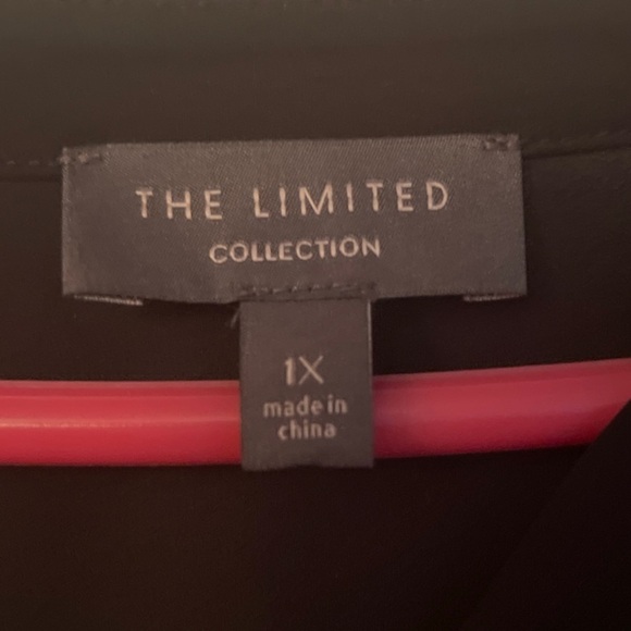 The Limited Black slightly sheer w/ Bell sleeve blouse. Size 1X - Picture 3 of 5